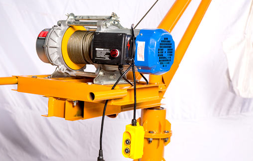 小型吊運(yùn)機(jī)的急停能力和搭載電機(jī)功能有關(guān)